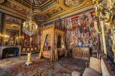 Chateau de fontainebleau bedroom france apartment pope queen mothers takes its name visit pope 46976199